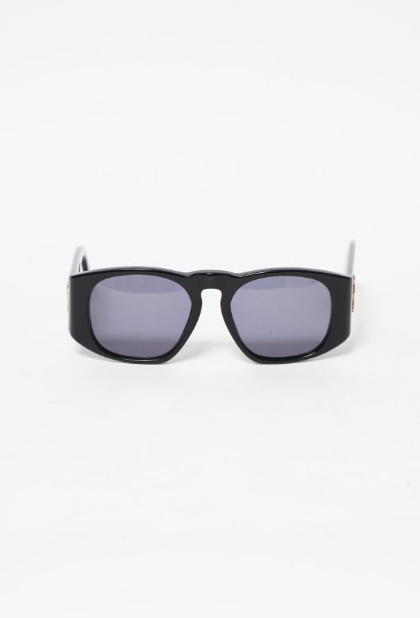 Chanel Vintage Black Small Frame Sunglasses – Dina C's Fab and Funky  Consignment Boutique