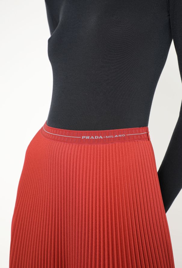 スカート PRADA Twill skirt PRADA Black Silk Wide Inverted Pleats A-Line Skirt IT36/US2