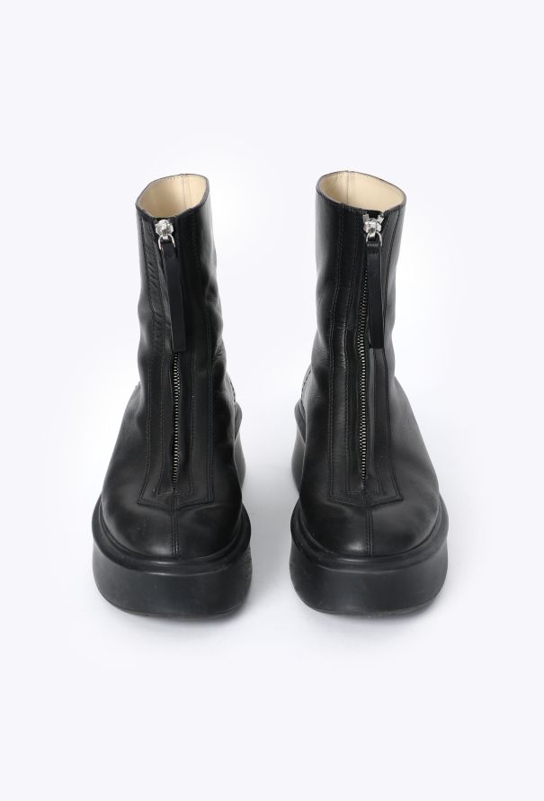 The Row F/W 2019 '1' Calfskin Zipped Boot - 3