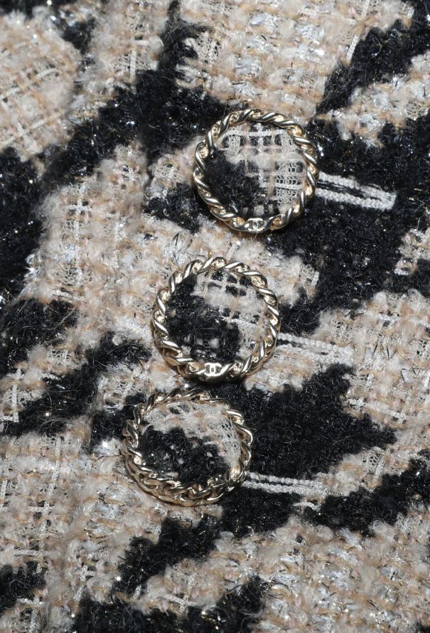 Chanel Iconic F/W 2019 Houndstooth Tweed Suit - 11