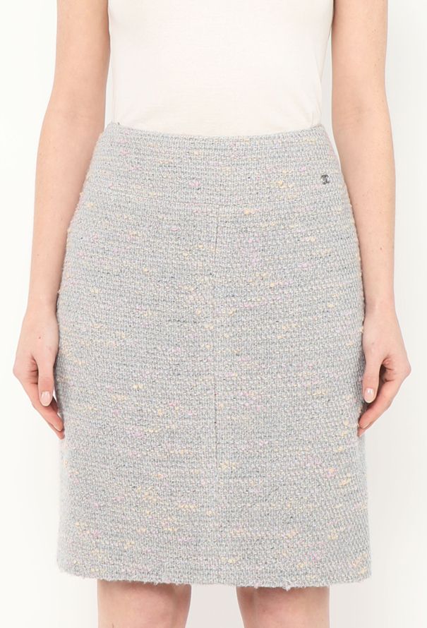 Chanel F/W 2004 Iridescent Bouclé Ensemble - 5