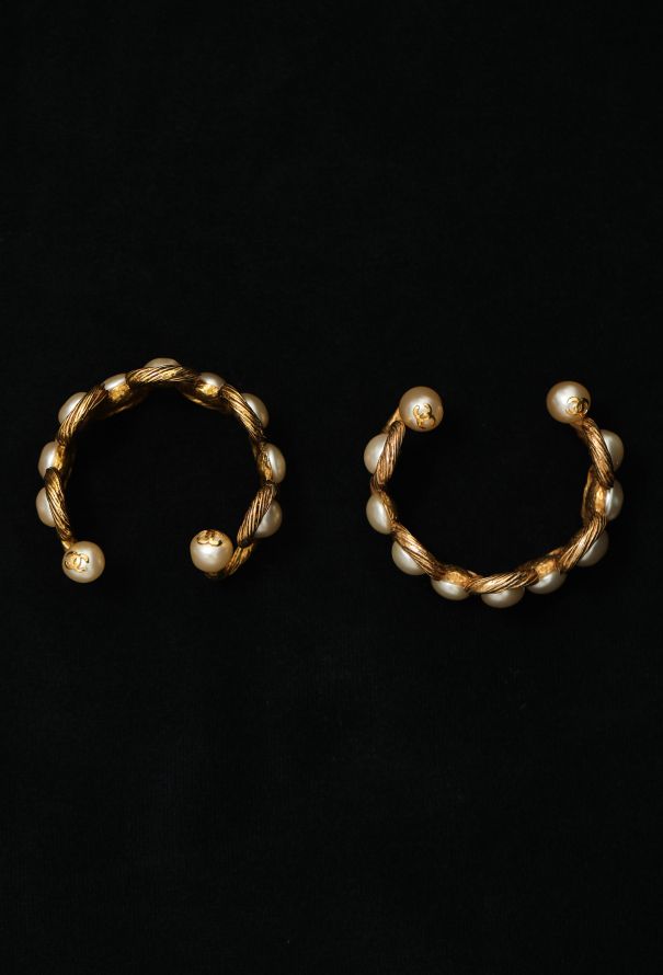 Chanel 1993/94 Bourgeois Pearl Bangle Set - 5 Chanel 1993/94 Bourgeois Pearl Bangle Set - 5