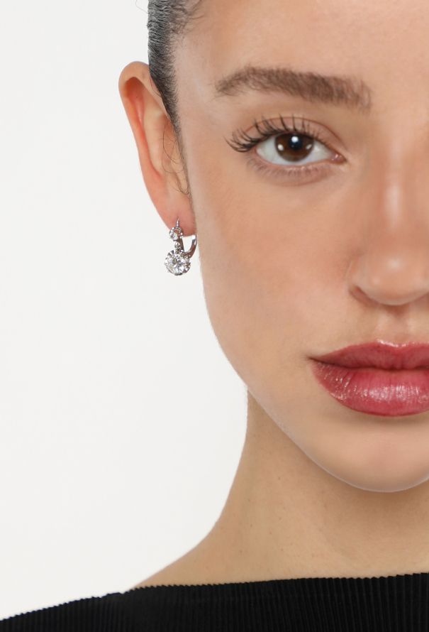 Modern Fine Jewelry Exceptional 18K White gold & Diamond  Sleeper Earrings - 2 Modern Fine Jewelry Exceptional 18K White gold & Diamond  Sleeper Earrings - 2