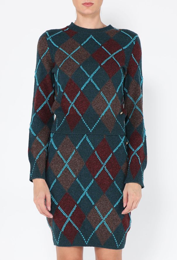 Chanel F/W 2024 Cashmere Knit Sweater & Skirt Ensemble - 4