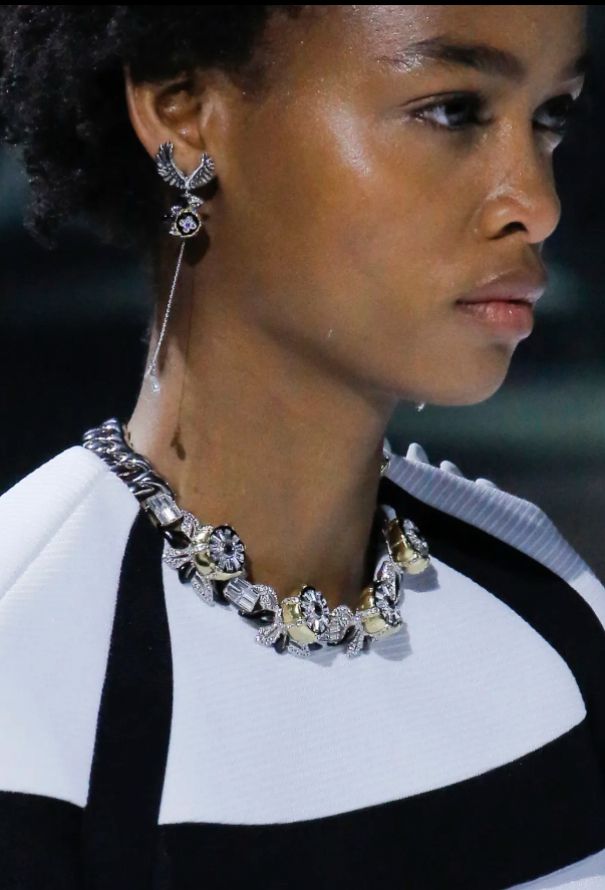 Louis Vuitton F/W 2018 'Windsor Flower' Choker Necklace - 2