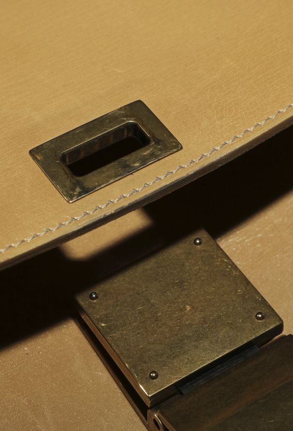 Céline Large Beige Classic Box Bag - 18 Céline Large Beige Classic Box Bag - 18