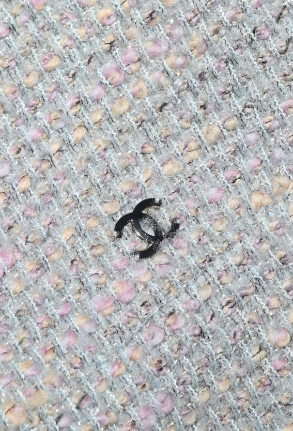 Chanel F/W 2004 Iridescent Bouclé Ensemble - 8