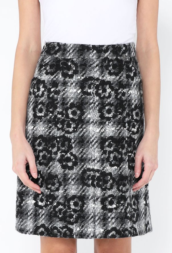 Chanel F/W 2005 Camellia Embroidered Skirt - 3