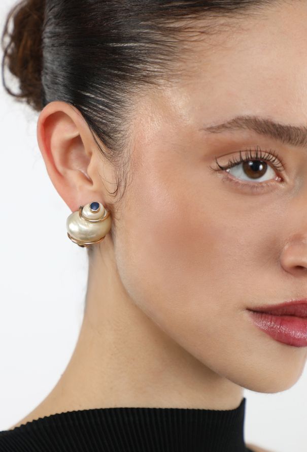 Vintage Fine Jewelry Seaman Schepps '70s Turbo Shell & Sapphire Earrings - 2