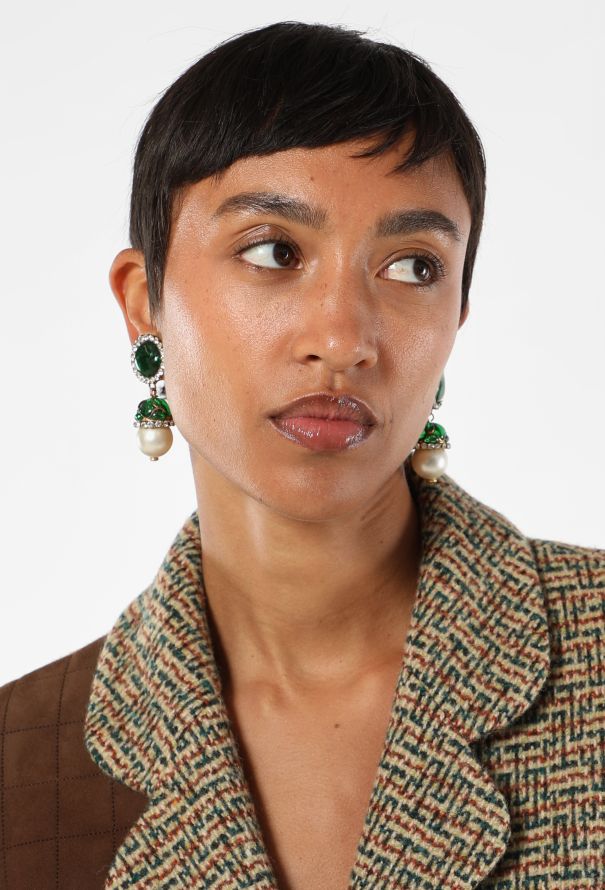 Chanel Cabochon Strass Trim Clip Earrings, 1980s - 2