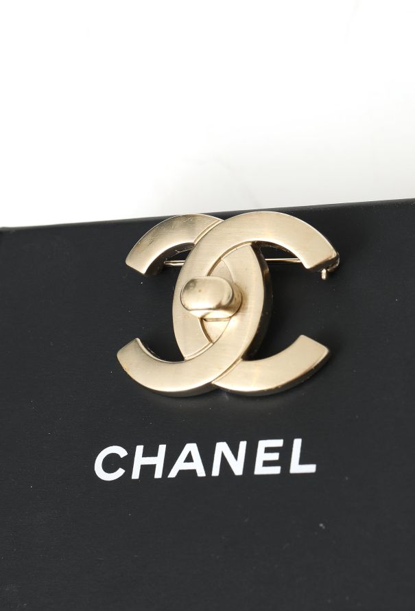 Chanel Resort 2018 'CC' Turnlock Brooch