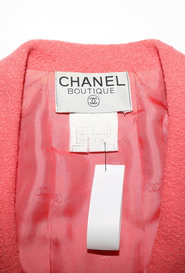 Chanel 1996 Notched Bouclé 'CC' Blazer - 6 Chanel 1996 Notched Bouclé 'CC' Blazer - 6