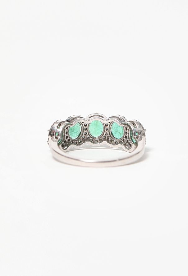 Modern Fine Jewelry Stunning 18k White Gold, Diamond & Emerald Ring - 5 Modern Fine Jewelry Stunning 18k White Gold, Diamond & Emerald Ring - 5