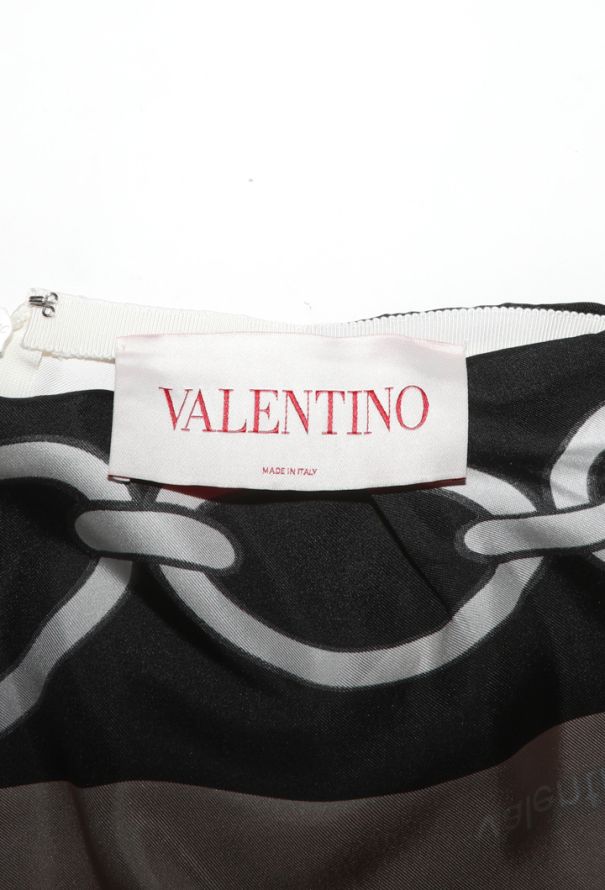 Valentino Foulard Open-Back Jumpsuit, Resort 2023 - 6