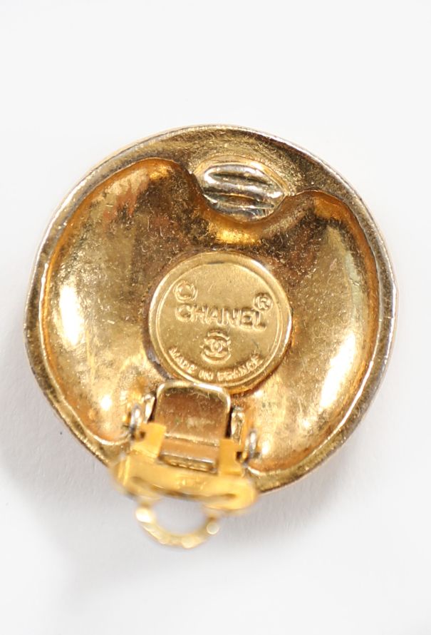 Chanel Early '80s Embossed 'CC' Clip Earrings - 4