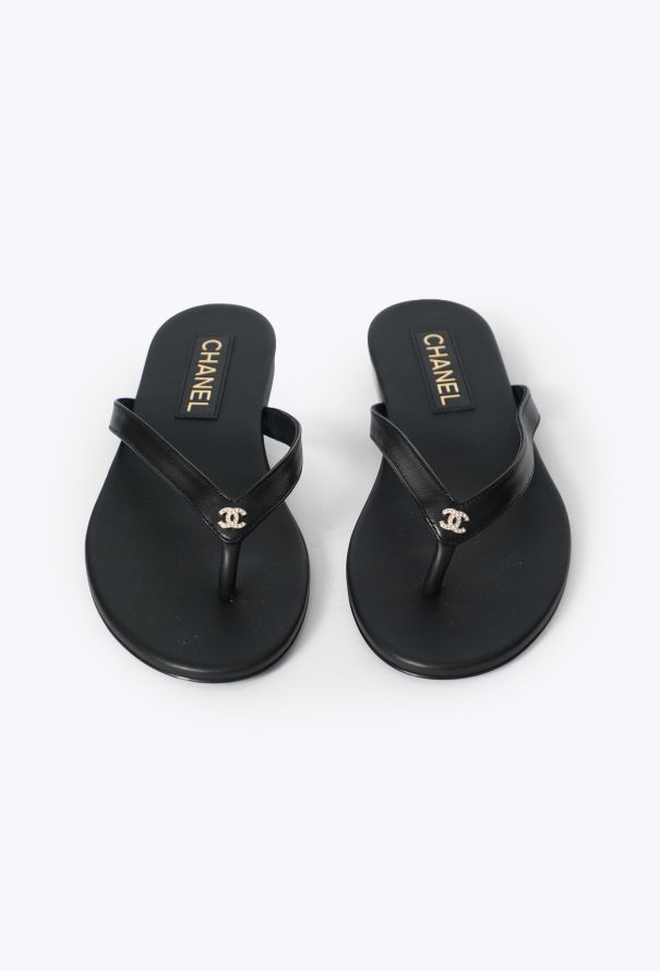 Chanel 2025 Classic Leather ‘CC’ Flip-Flops - 1