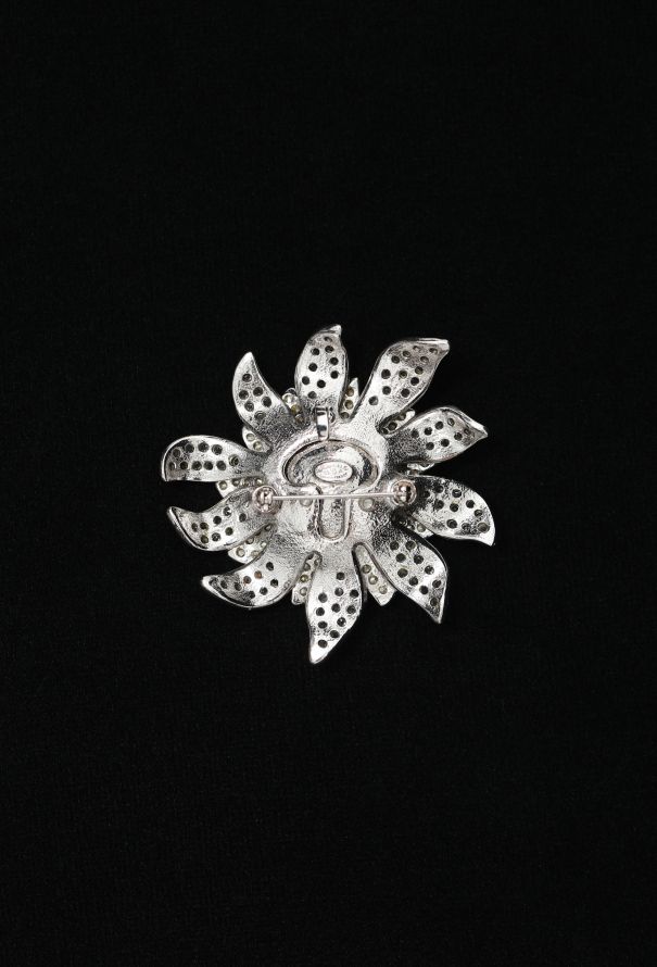 Chanel 2005 Strass Floral Pendant Brooch - 6