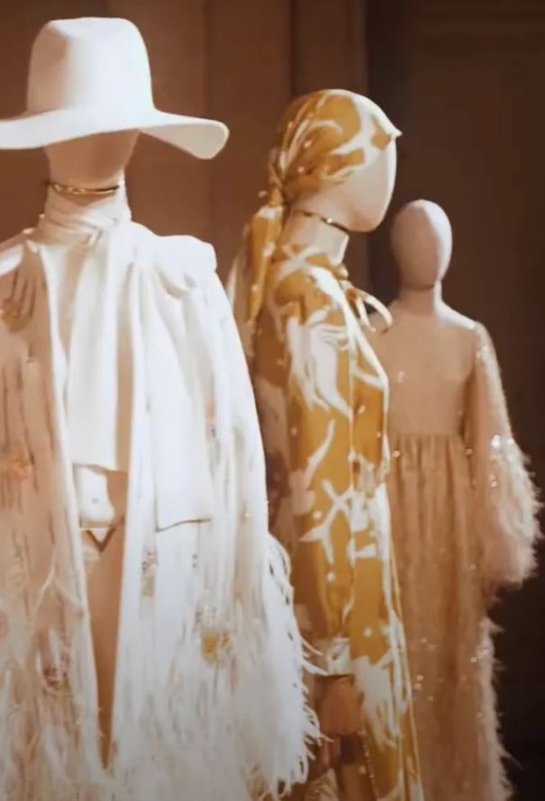 Valentino EXQUISITE Resort 2020 Feather Gown - 5