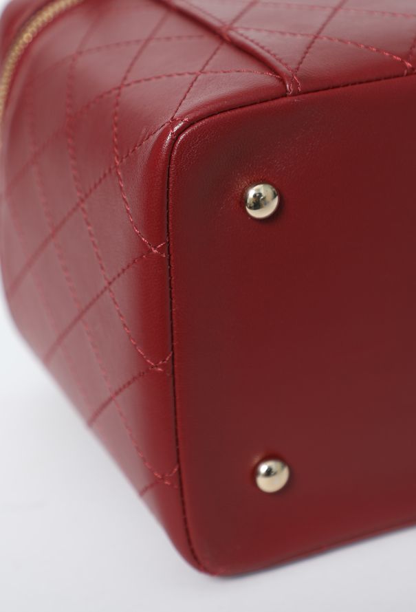 Chanel Knock On Wood Vanity Case Bag - 9