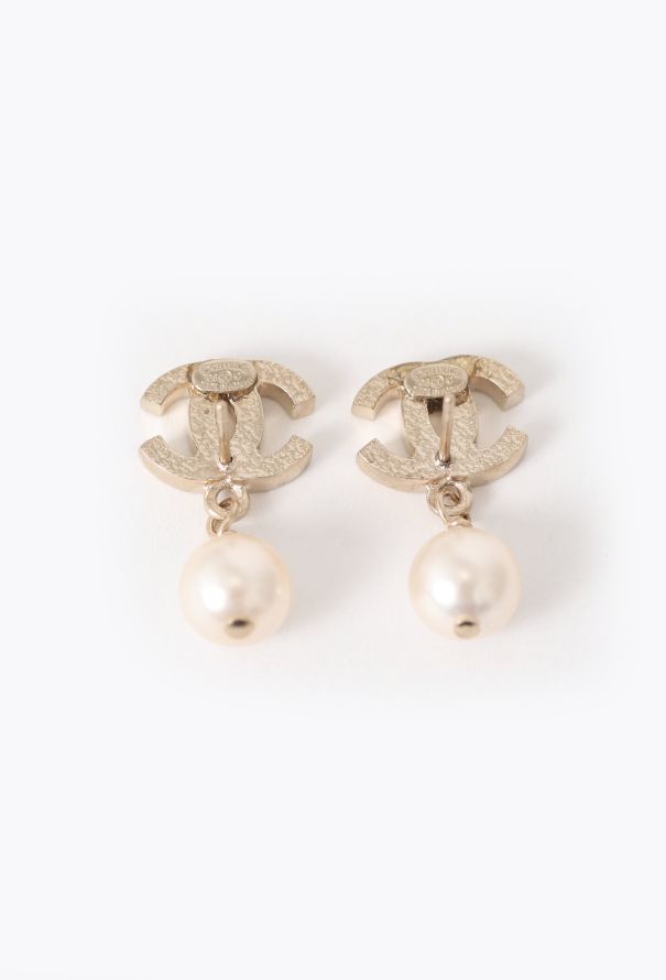 Chanel Quilted 'CC' Pearl Earrings - 2