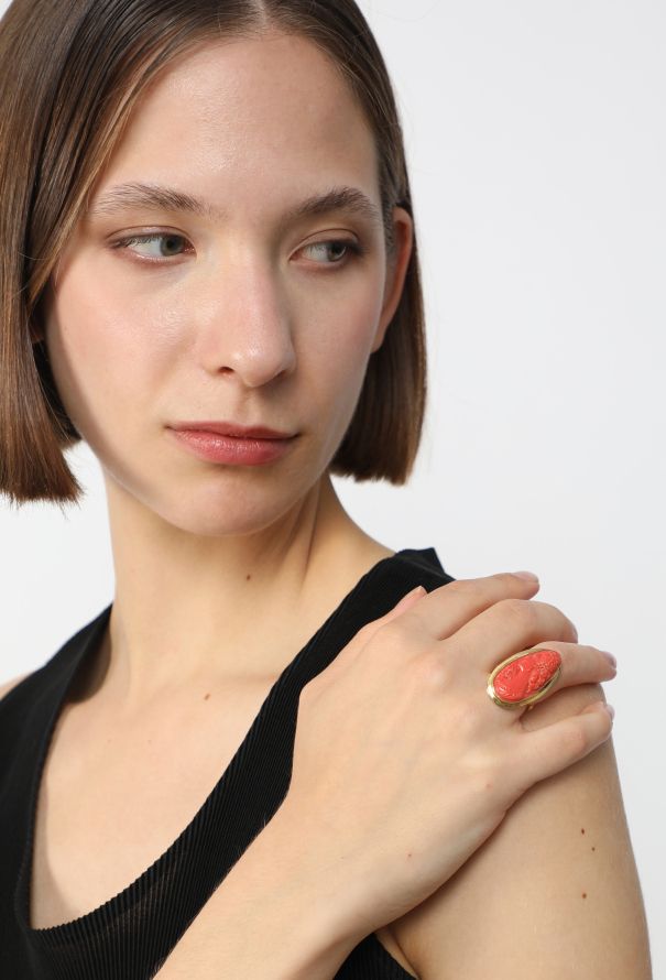 Vintage Fine Jewelry 18K Yellow Gold & Coral Cameo Ring - 4