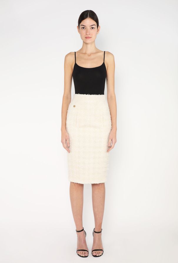 Chanel Resort 2018 Tweed Pearl Ensemble - 6 Chanel Resort 2018 Tweed Pearl Ensemble - 6