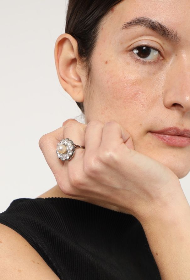 Vintage Fine Jewelry 18k White Gold, Pearl & 1.20 Carats Diamond Daisy Ring - 2