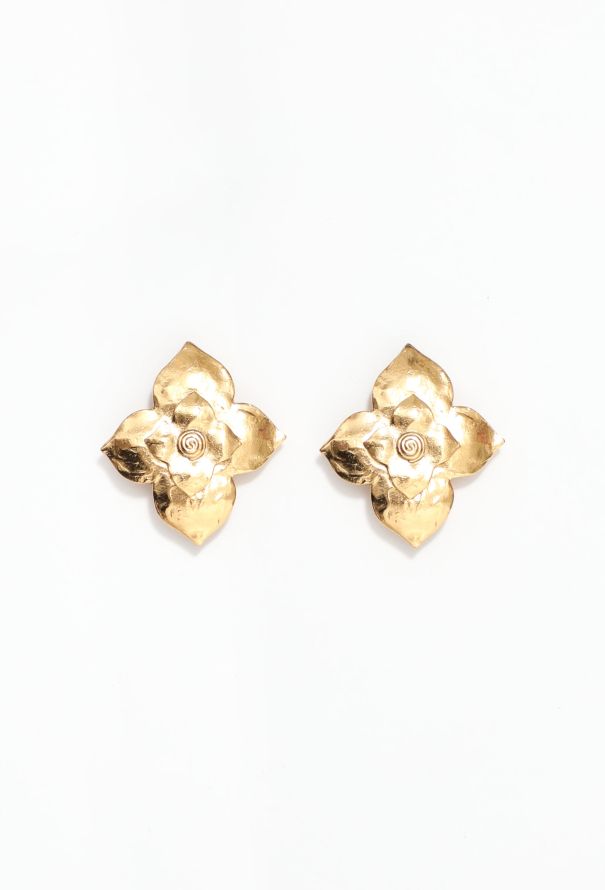 Lotus openwork earrings mini model 18K white gold, Diamond - Van Cleef &  Arpels