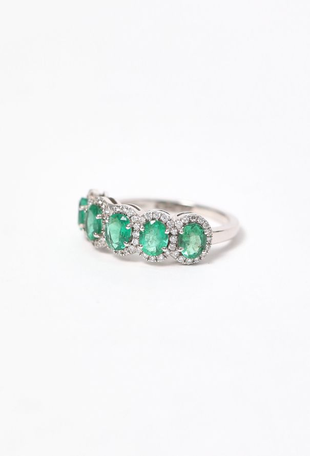 Modern Fine Jewelry Stunning 18k White Gold, Diamond & Emerald Ring - 3 Modern Fine Jewelry Stunning 18k White Gold, Diamond & Emerald Ring - 3