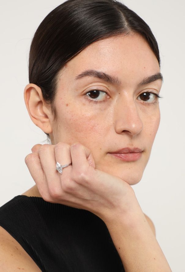 Vintage Fine Jewelry Exquisite 18k White Gold & 2 Carats Diamond Ring - 2 Vintage Fine Jewelry Exquisite 18k White Gold & 2 Carats Diamond Ring - 2