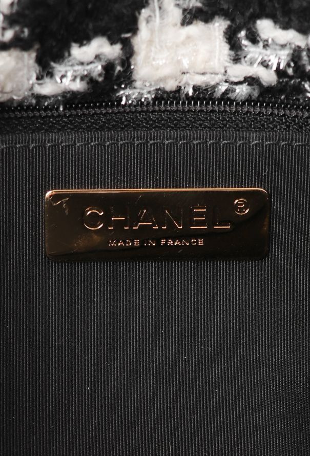 Chanel Houndstooth Tweed 19 Flap Bag - 11