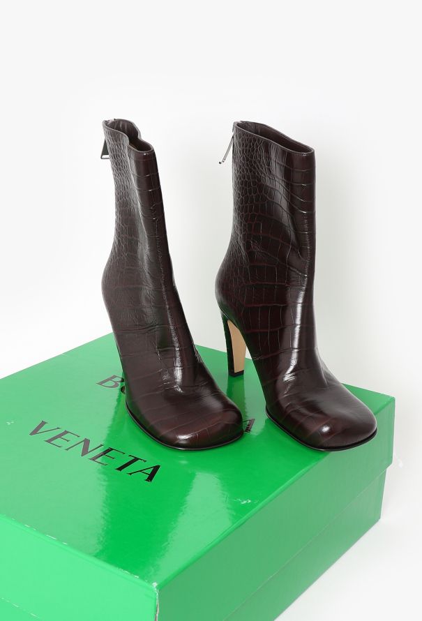 Bottega Veneta 2021 Bloc Embossed Ankle Boots - 2