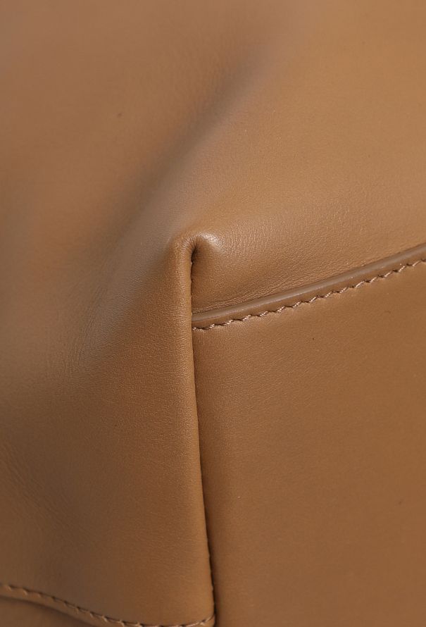 Bottega Veneta Maxi Cabat Smooth Tote Bag, 2019 - 11