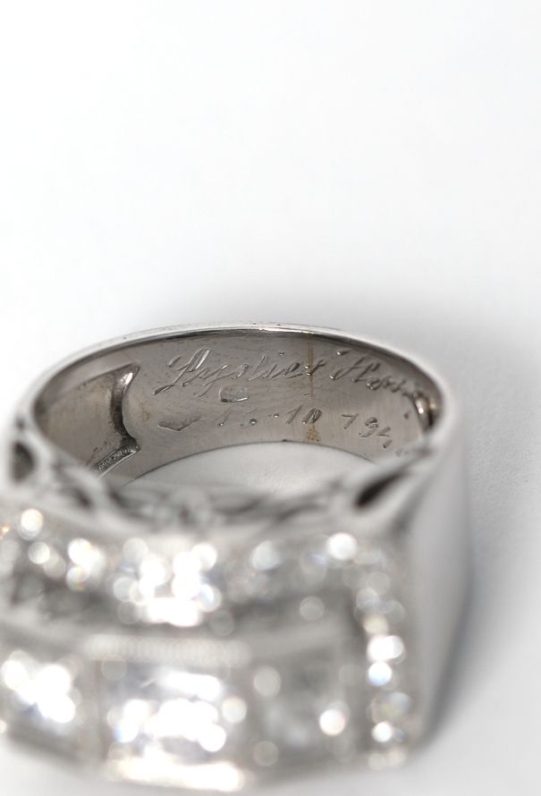 Vintage Fine Jewelry 1940s 18K White Gold Retro Diamond Ring - 6