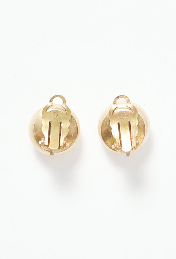 Chanel Rare 1960s Bourgeois Pearl Clip Earrings - 4 Chanel Rare 1960s Bourgeois Pearl Clip Earrings - 4