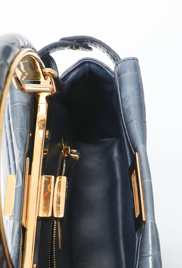 Fendi S/S 2022 Small Niloticus Peekaboo Bag - 14