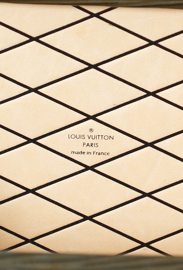 Sold at Auction: LOUIS VUITTON 2011 Mini malle Zinc D'après un modèle de  1899 Dimensions: 11,5 x 6,5 x 6,5 cm Mini trunk Zinc After