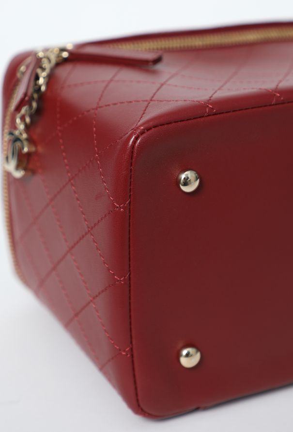 Chanel Knock On Wood Vanity Case Bag - 8