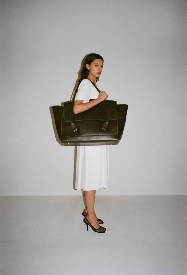 Bottega Veneta Pre-Fall 2019 Maxi Arco Tote Bag - 2 Bottega Veneta Pre-Fall 2019 Maxi Arco Tote Bag - 2
