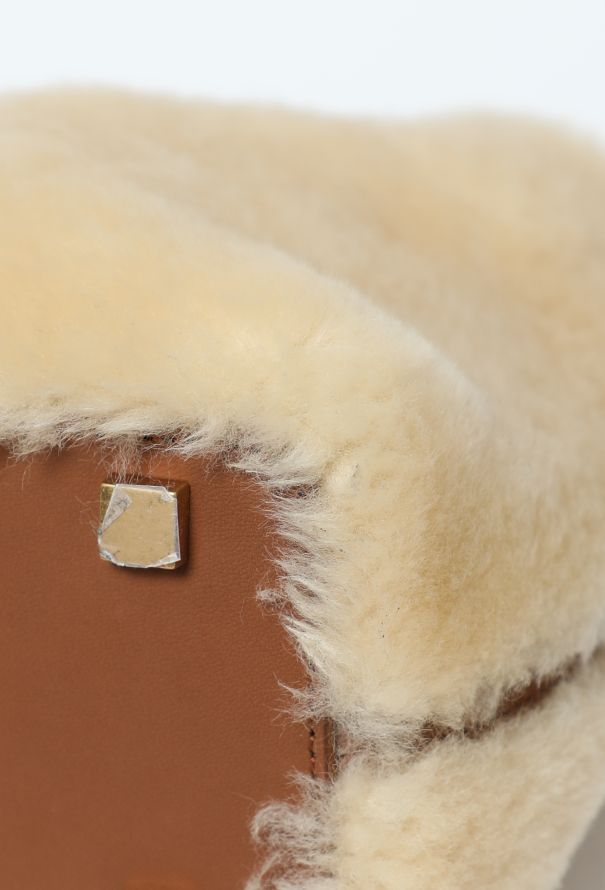 Saint Laurent Le 37 Shearling Bucket Bag - 10