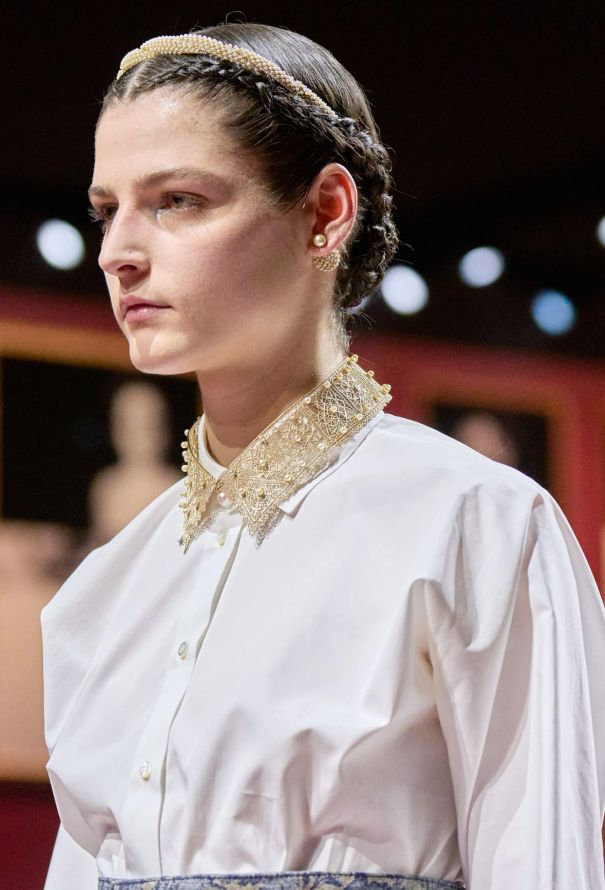 Dior F/W 2022 Pearl Tiara & Cannage Collar - 2