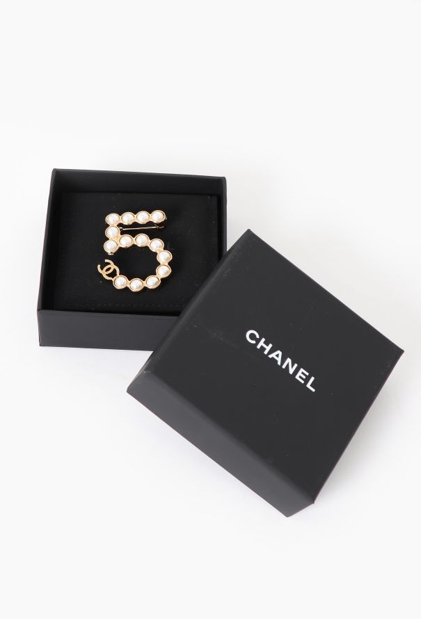 Chanel 2024 Pearl N°5 Brooch - 2