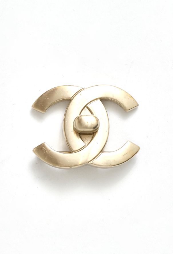 CHANEL Metal CC Heart Turnlock Brooch Gold 1282860