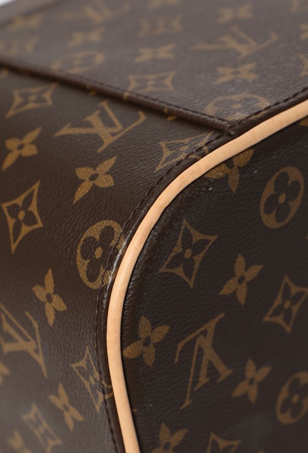 Louis Vuitton Monogram 'Nice' Toiletry Pouch, 2022 - 11