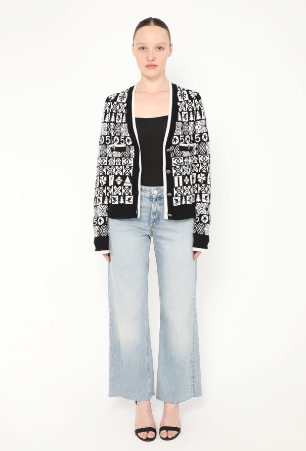 Chanel 2019 Graphic N°5 Cashmere Cardigan - 2 Chanel 2019 Graphic N°5 Cashmere Cardigan - 2