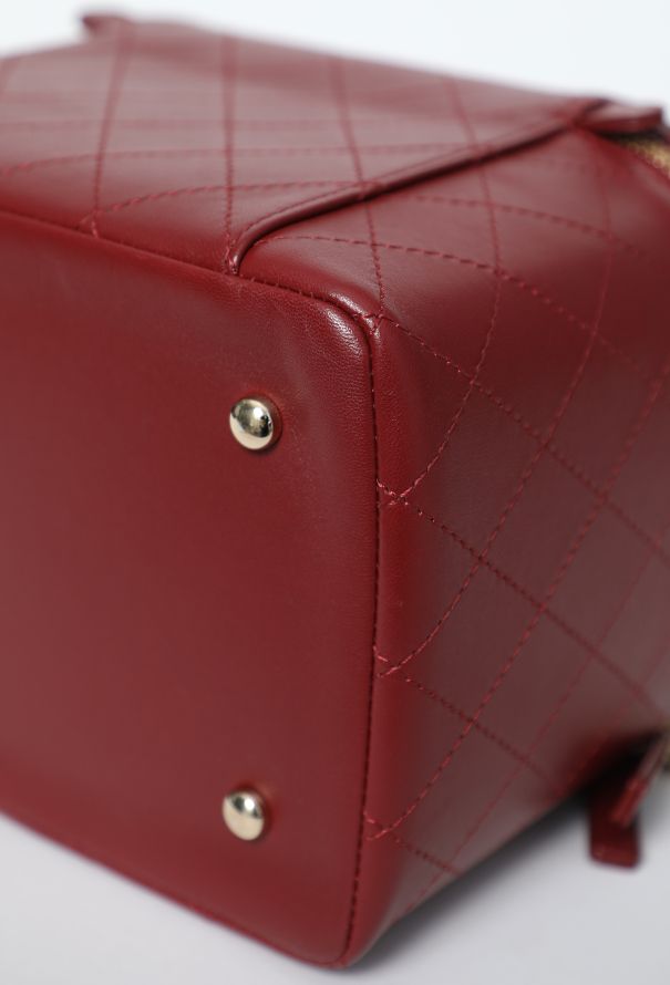 Chanel Knock On Wood Vanity Case Bag - 10