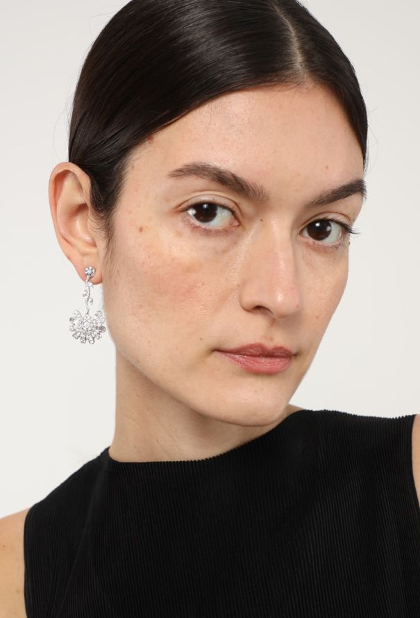 Vintage Fine Jewelry 18k White Gold & 3 Carats Diamond Daisy Earrings - 2 Vintage Fine Jewelry 18k White Gold & 3 Carats Diamond Daisy Earrings - 2