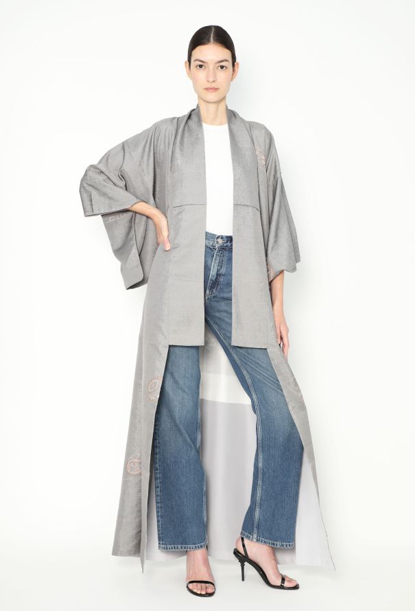 World Treasures Authentic Embroidered Silk Kimono - 3 World Treasures Authentic Embroidered Silk Kimono - 3