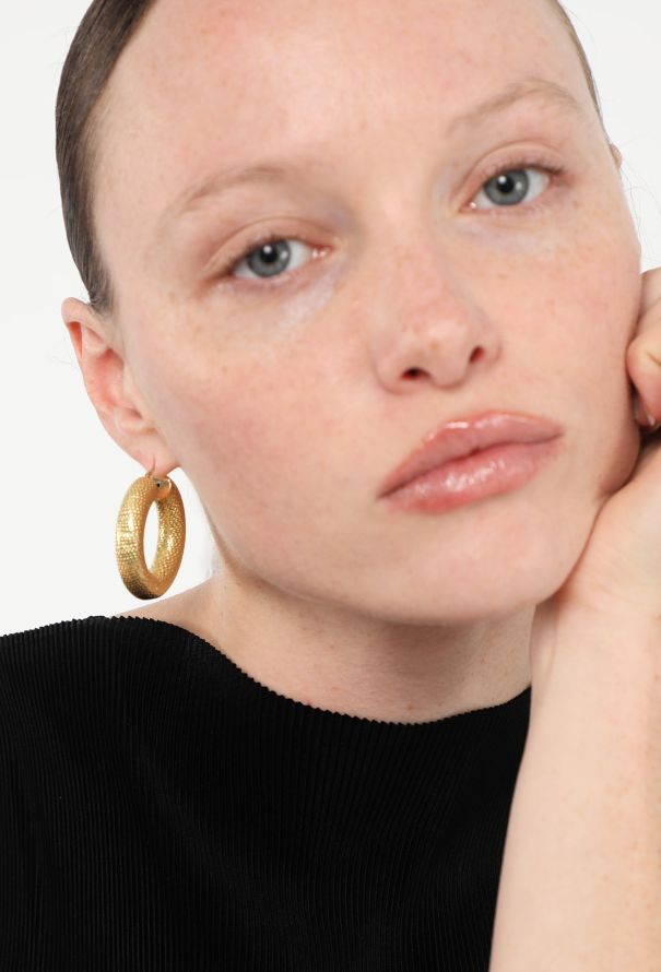 Vintage Fine Jewelry 18K Gold Chiselled Hoop Earrings - 1