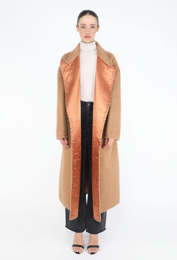 Bottega Veneta F/W 2018 Notched Satin Camel Coat - 1
